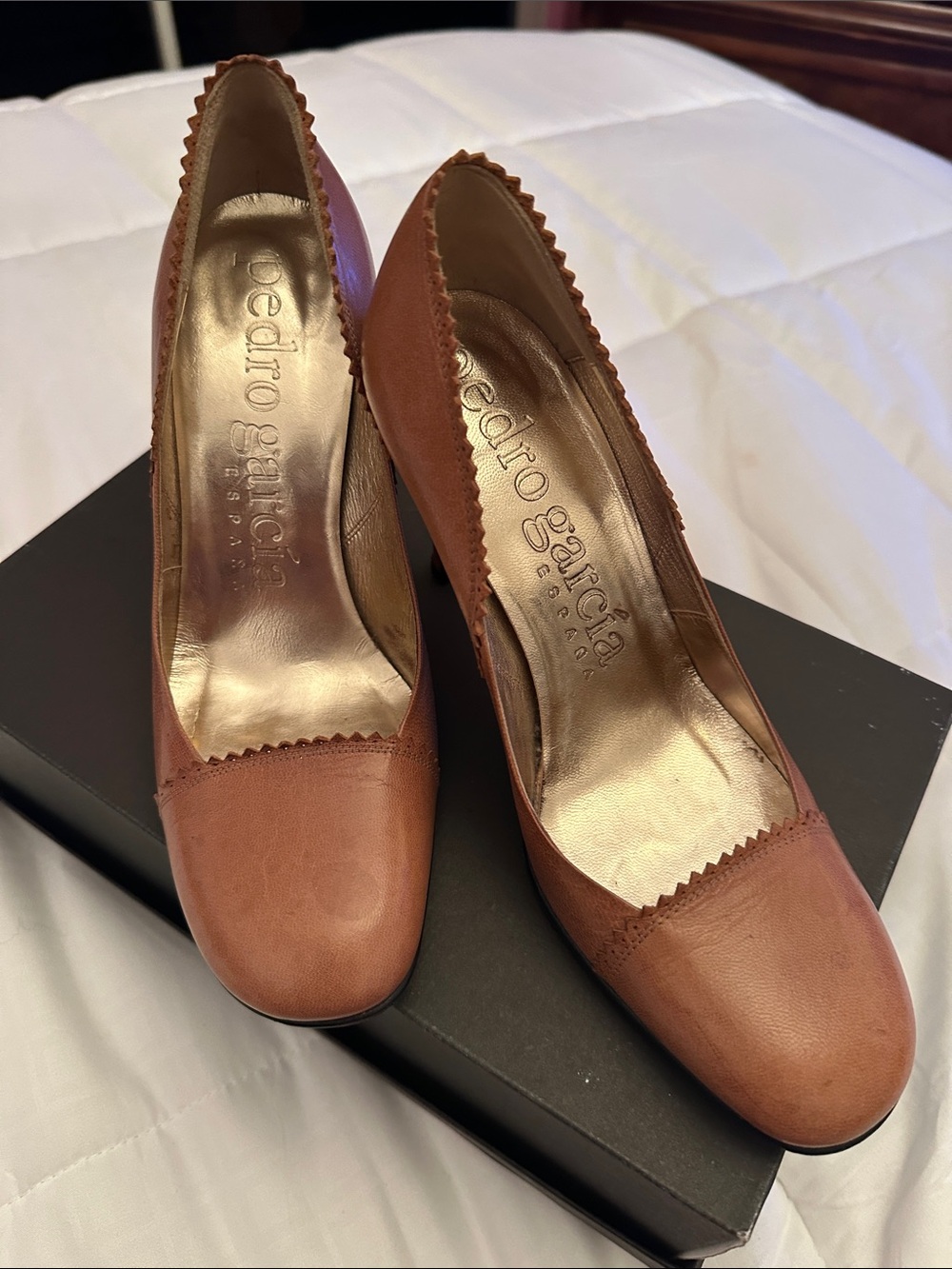 Pedro Garcia Brown Leather Scalloped-Trim Pumps